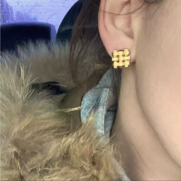 #21 Gold/925 Woven Stud Post Earrings - Picture 6 of 6